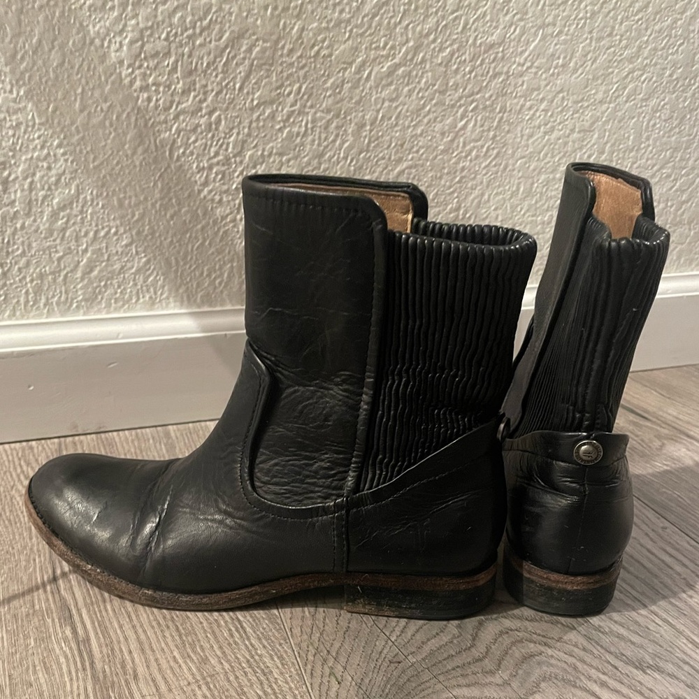 FRYE black leather booties boots ladies size 7 shoe